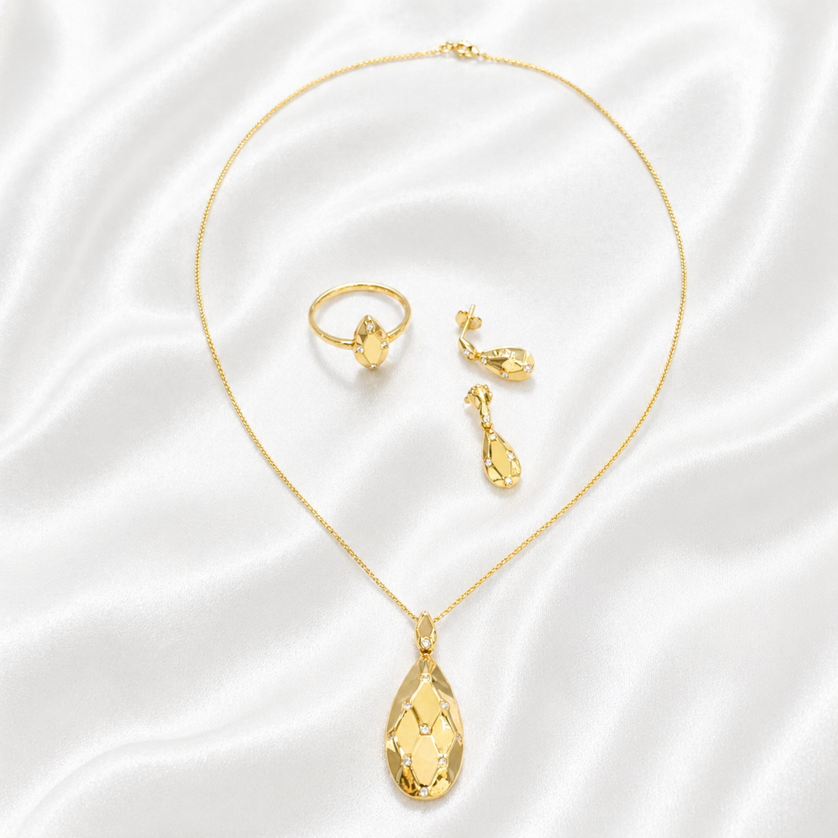 Half Set Featuring A Refined And Distictive - 18k - image 3