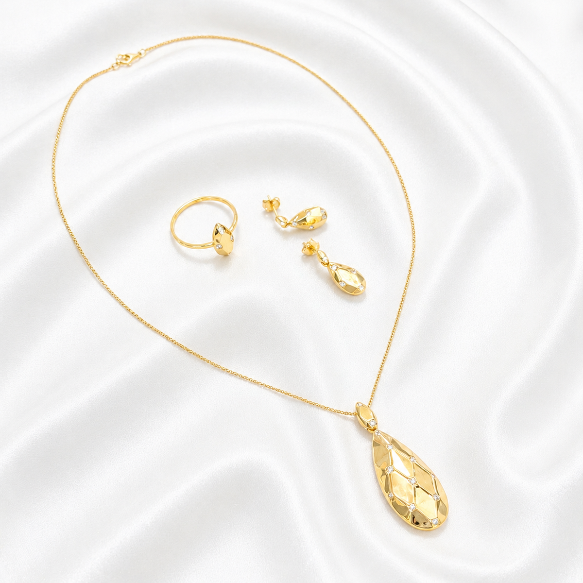Half Set Featuring A Refined And Distictive - 18k - image 2